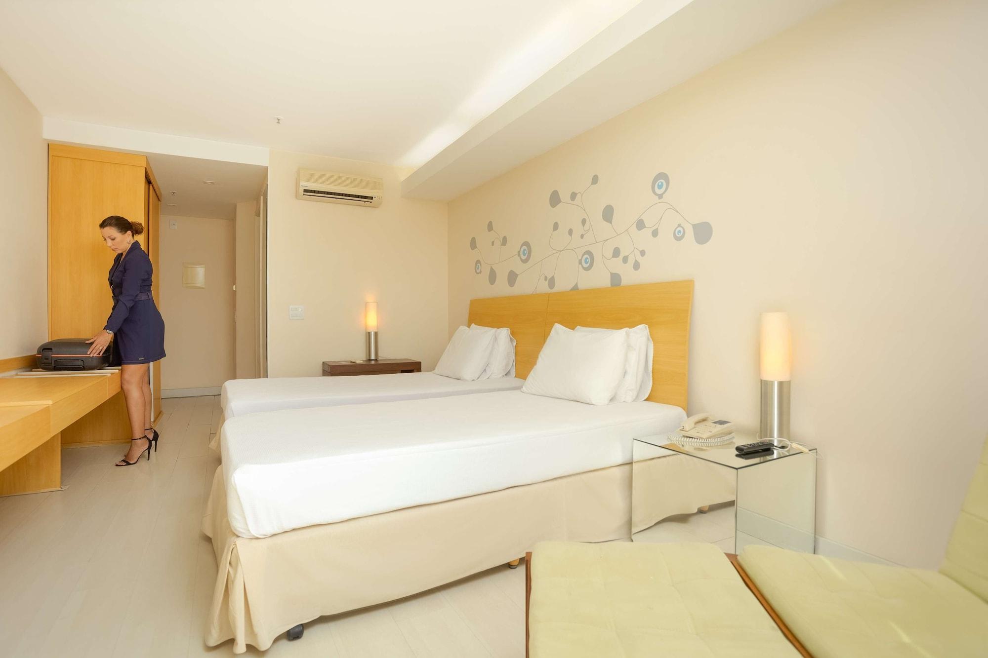 Golden Tulip Macae Hotel Екстериор снимка